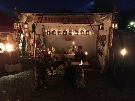 Unser Stand bei Hexelinde`s Mittelaltermarkt zu Vaterstetten bei Nacht\\n\\n12.01.2017 09:00